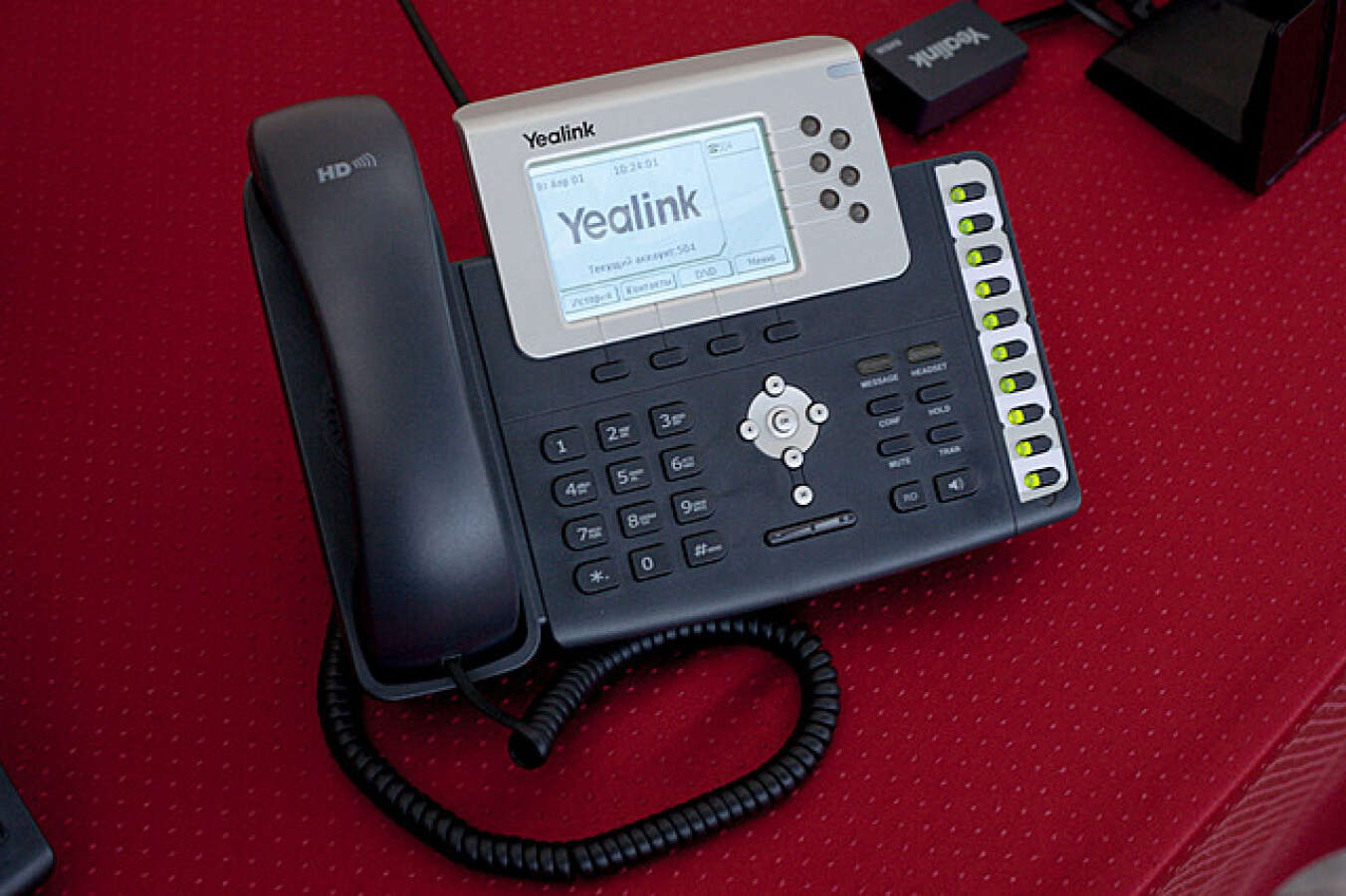 Yealink SIP-T28P - IP-телефон, ч/б дисплей 4,3