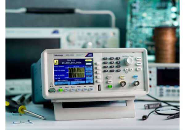 Tektronix AFG1022 - генератор сигналов произвольной формы