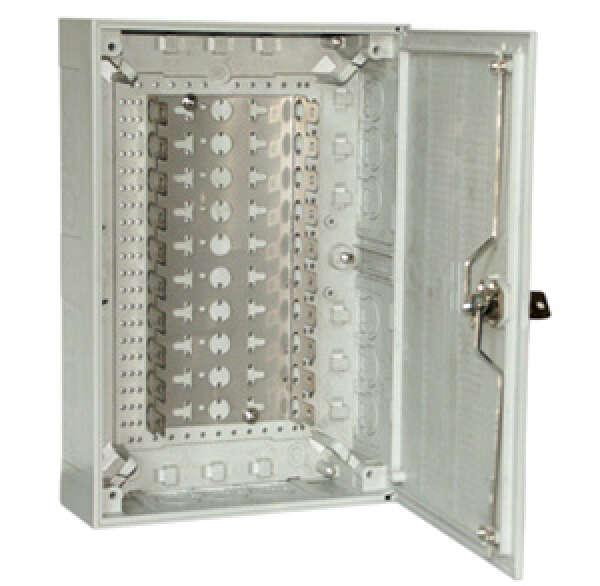 KRONE 6437 1 020-21 — корпус KRONECTION-Box III, 100 пар, с монтажным хомутом, с дверью с замком, имеющим цилиндровый механизм, без плинтов