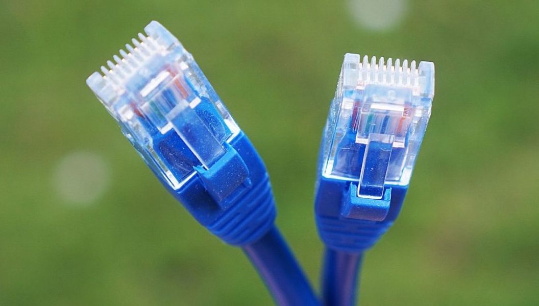 Как правильно называется кабель витая пара. Какой кабель для интернета лучше проложить в квартире?
